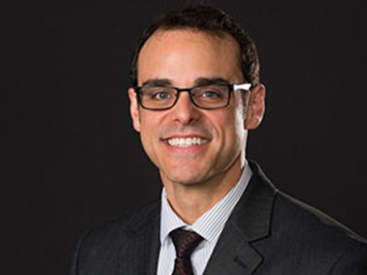 Formal photograph of Roberto Cortinas