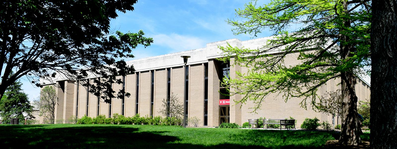 Exterior photo of the School of Nebraska Veterinary Medicine and Biomedical Sciences building.
